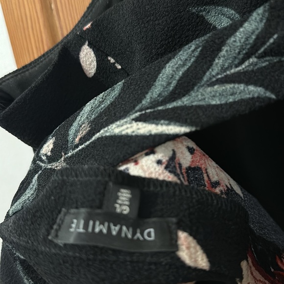 Dynamite Flower top - Picture 3 of 3